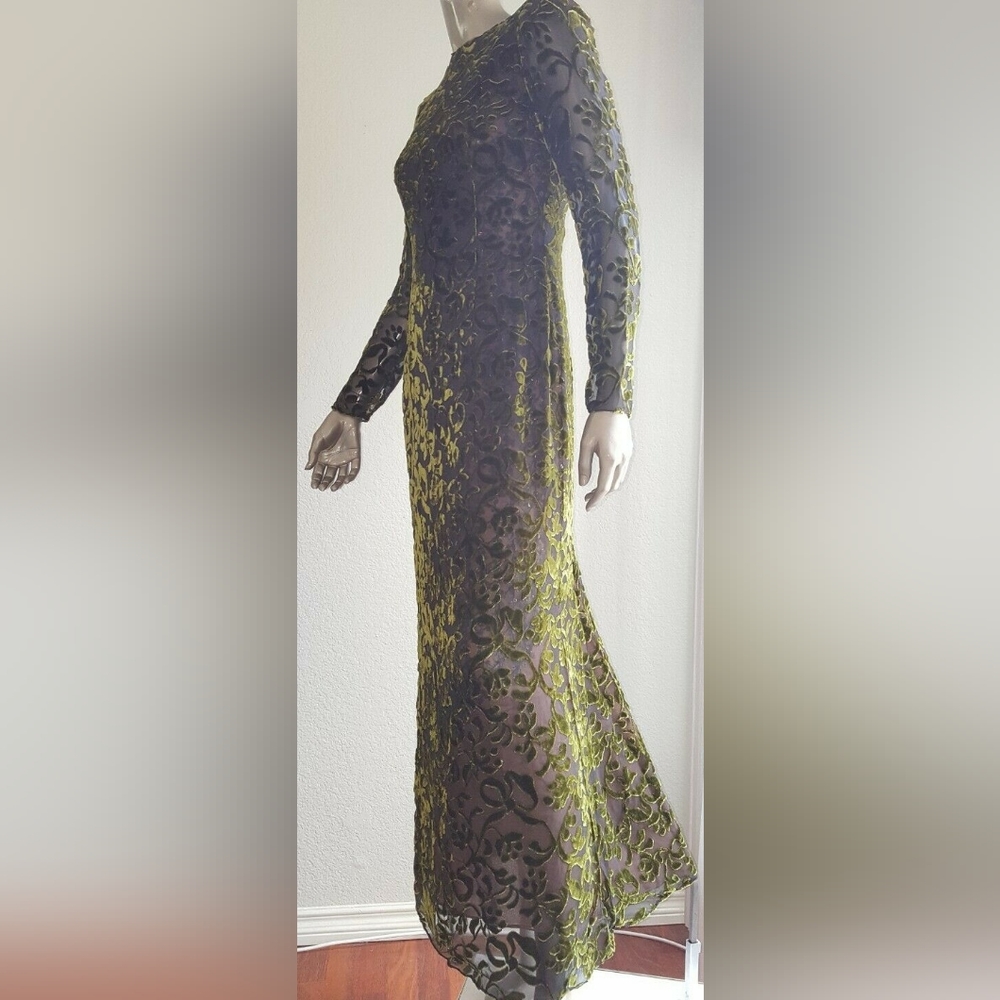 $6,000 OSCAR DE LA RENTA GREEN SILK VELVET RUNW GOWN 6